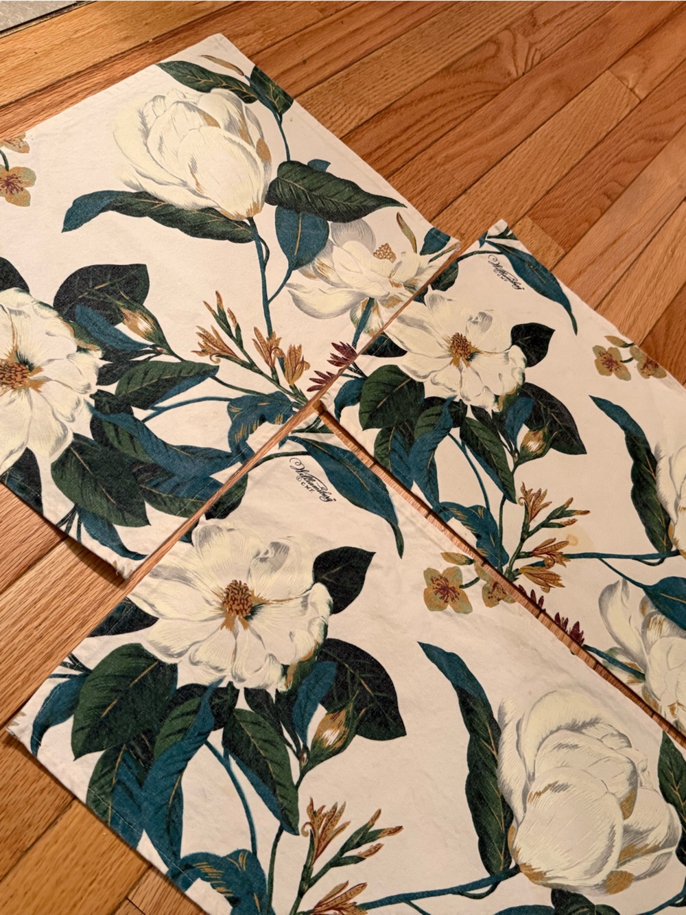 Floral Magnolia Placemat Set 8 with Teal Green Leaves